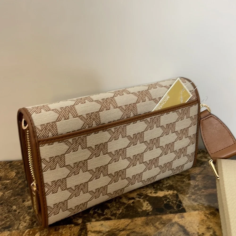 Michael Kors large zip around wallet crossbody Jet set Item